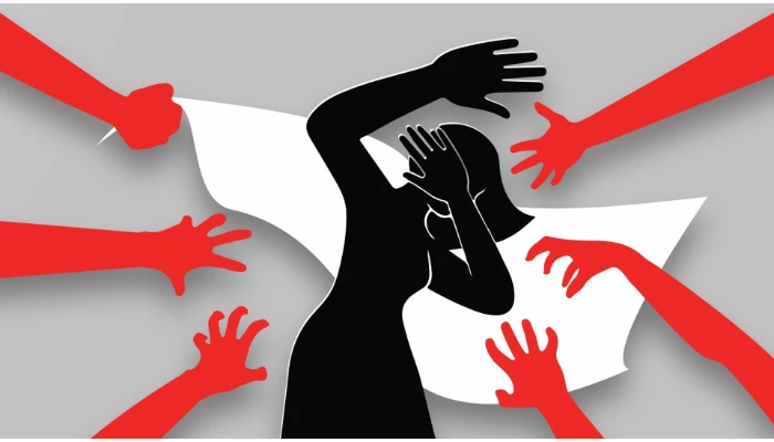 এক তরুণীকে  দলবদ্ধ  ধর্ষণের অভিযোগে তিন যুবক আটক